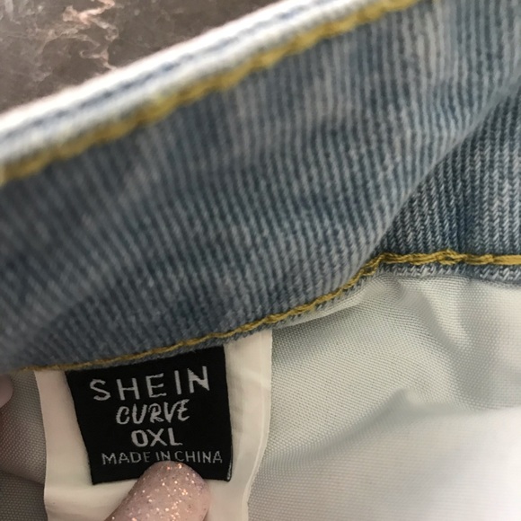 Brand new shein jeans/ rips and designs/ baggy fit - Picture 4 of 5